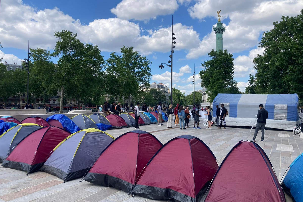 Utopia 56 installs tents on the Place de la Bastille (Photo Utopia)