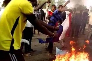 Demonstrations in Chad, the French flag burned (Twitter capture)