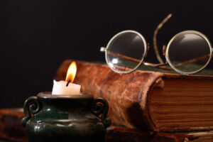 Candlelight reading (UnlimPhotos)