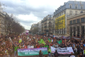 Monster demonstration in Paris (capture Twitter Alliance écologique et sociale)