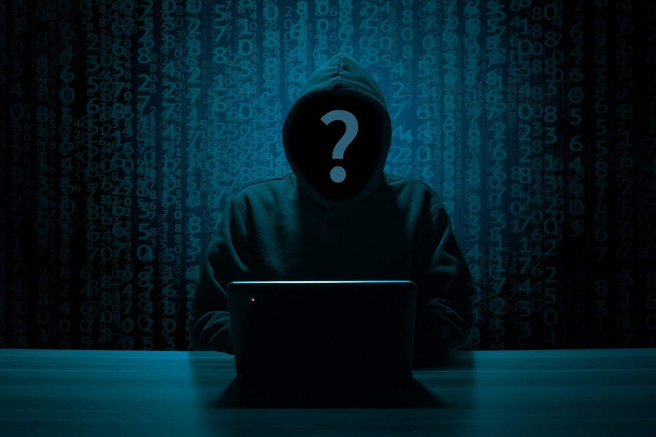 Hacker informatique – Image par B_A de Pixabay