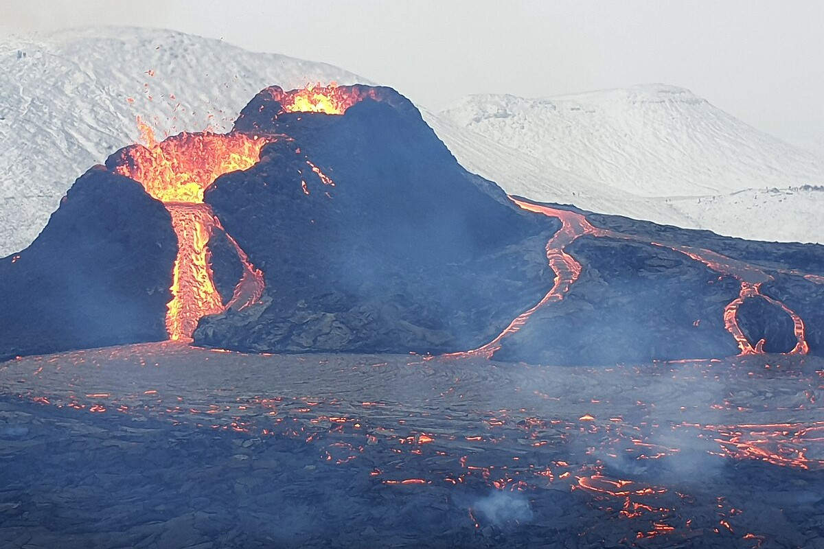 Éruption du Geldingadalagos (Berserkur, CC BY-SA 4.0, via Wikimedia Commons)