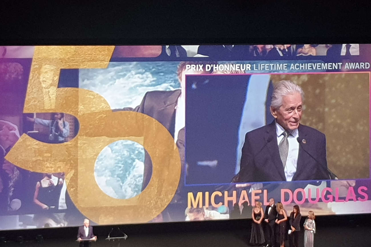 Twenty-five years after the tribute to his father Kirk, Michael Douglas received a Lifetime Achievement Award.