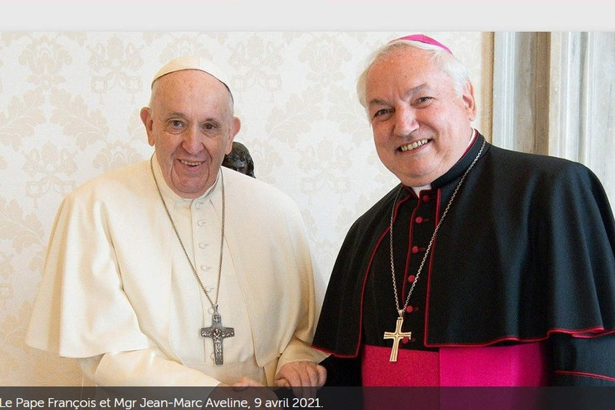 Does Macron really want to choose the Pope?