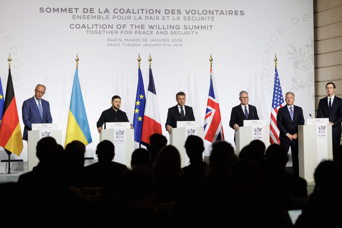 coalition of vontiers in Paris (Flickr)